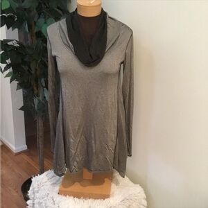Jockey gray cowel neck tunic Womans small shiny gray marled with black